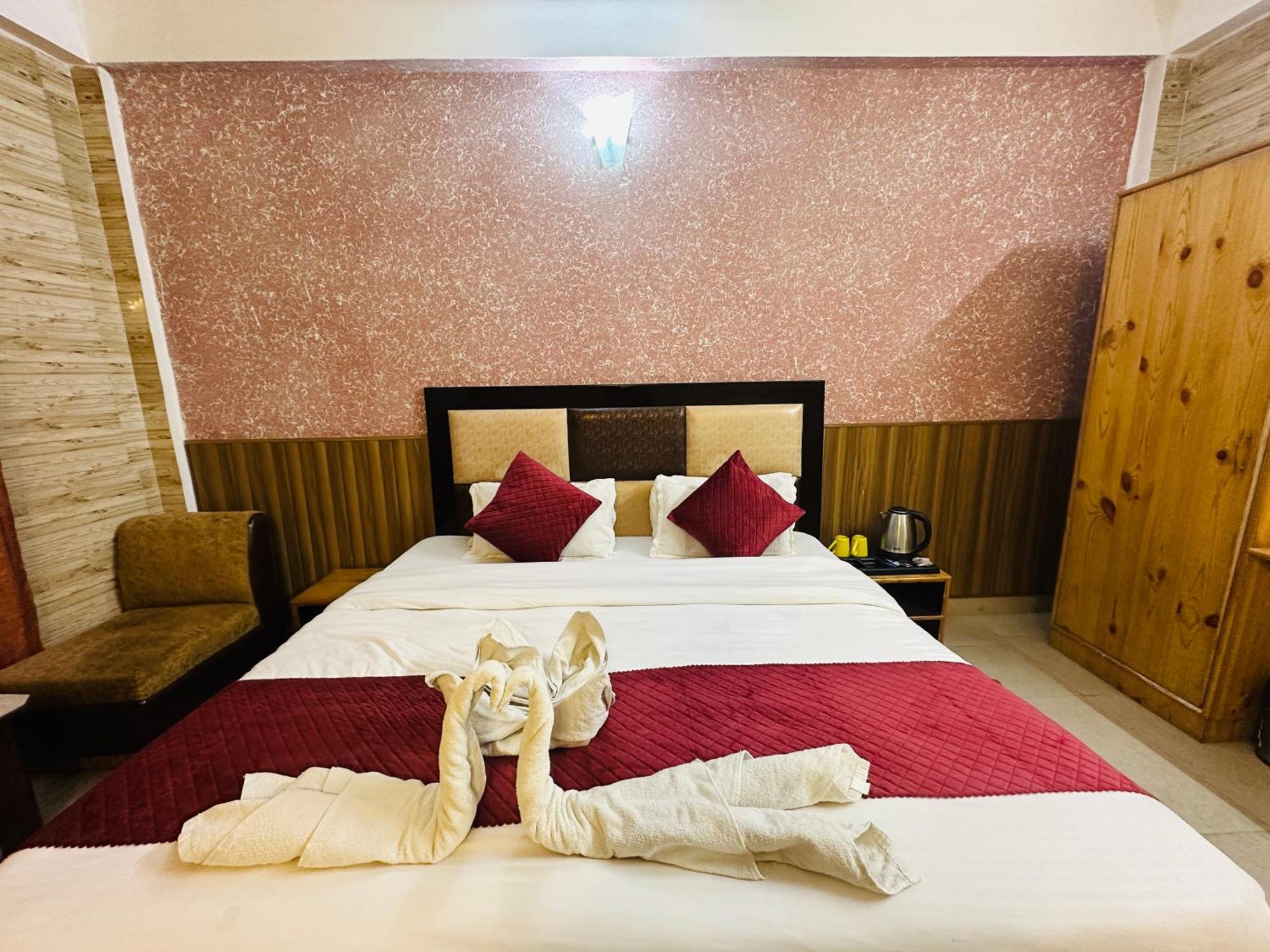Hotel Mini Switzerland In Dalhousie Esterno foto