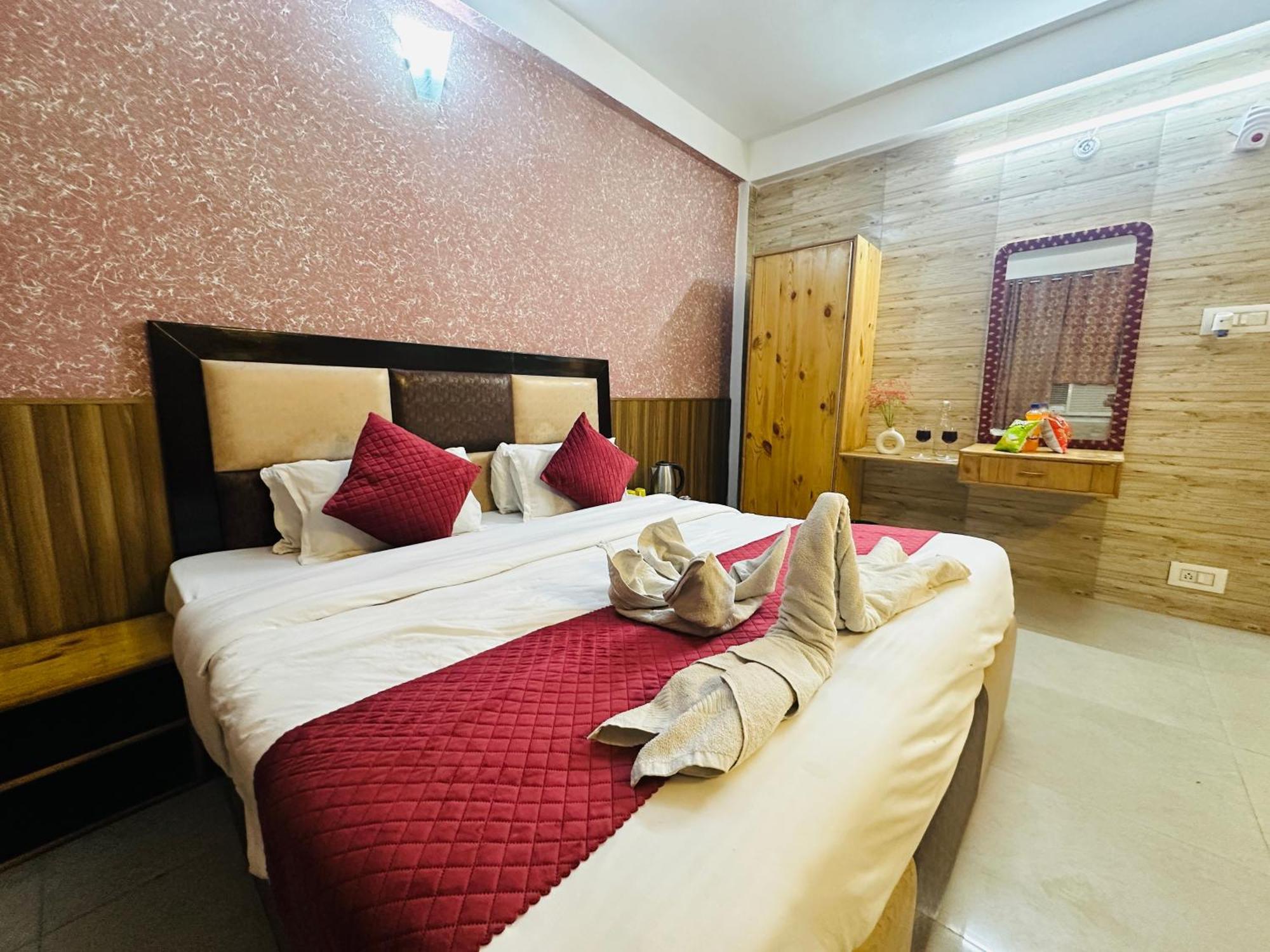 Hotel Mini Switzerland In Dalhousie Esterno foto